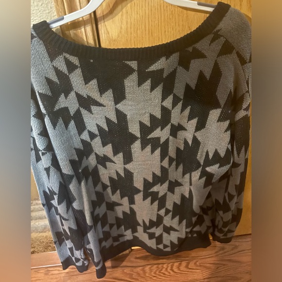 Brand New long sleeve sweater from LuLaRoe, worn 1 time!! - Picture 2 of 3
